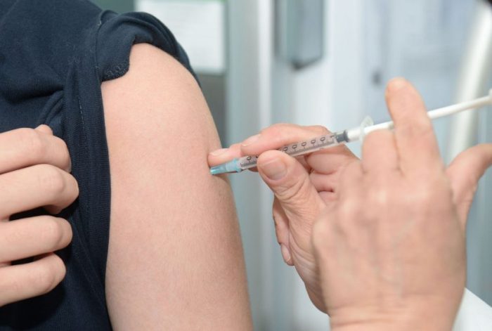 A vacina do sarampo para adultos e crianças