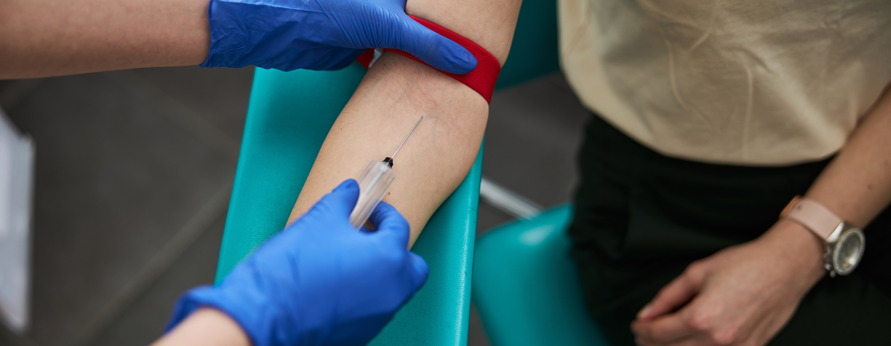 Exame de sangue para detectar câncer substitui a tomografia, a ressonância ou a mamografia?